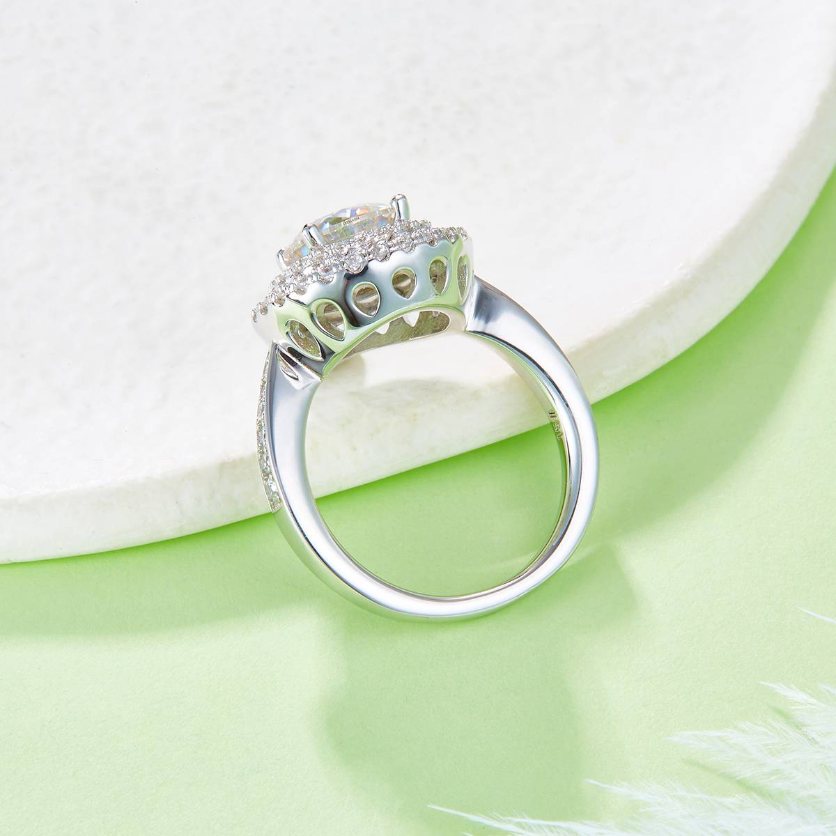 Exquisite round S925 silver plated white gold moissanite diamond women's ring 2.0 carats D-grade